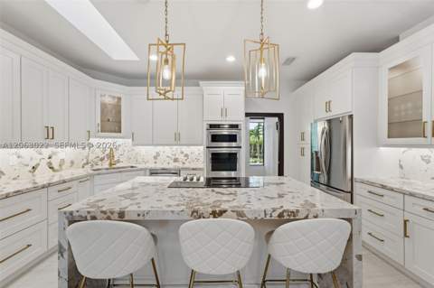 8215 Grand Canal Dr, Miami FL - photo 6 of 40