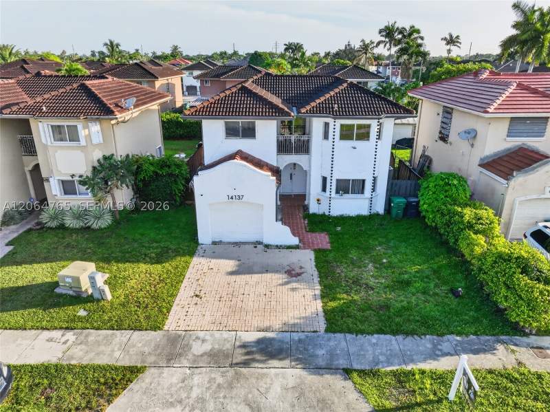 3 bedroom SingleFamilyResidence at 14137 SW 164th Ter, Laguna Ponds Sec 2, Miami — photo 3
