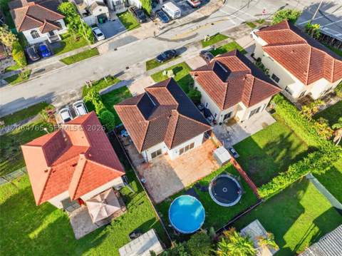 14137 SW 164th Ter, Miami FL - photo 7 of 35
