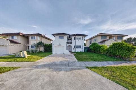 14137 SW 164th Ter, Miami FL - photo 9 of 35