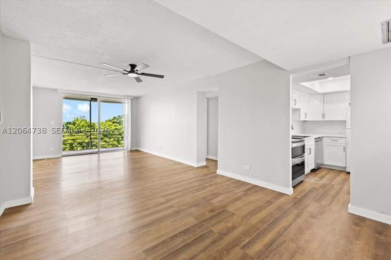 2 bedroom Condominium at 447 NE 195 th St 414, Royal Oaks Condo, Miami — photo 2