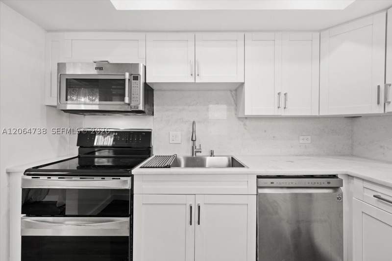 2 bedroom Condominium at 447 NE 195 th St 414, Royal Oaks Condo, Miami — photo 4