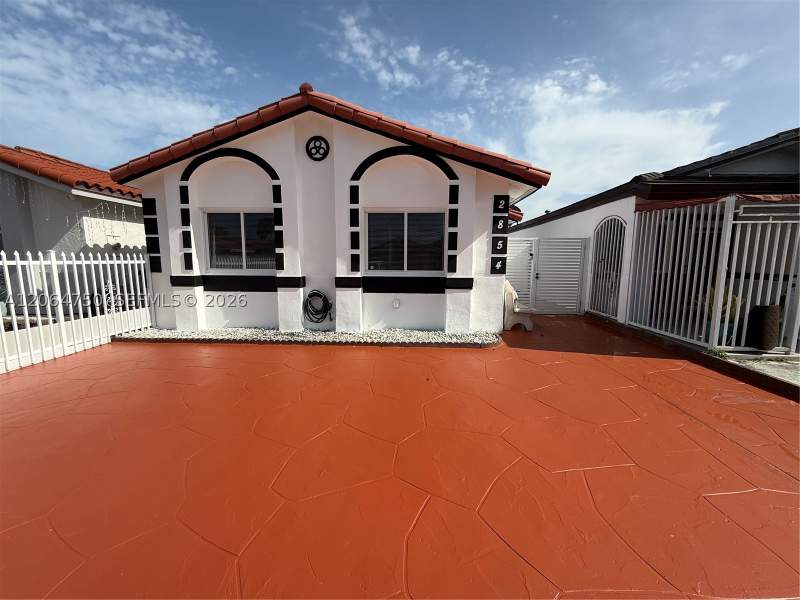 3 bedroom SingleFamilyResidence at 2854 W 75th Ter, Amend Plt El Prado Countr, Hialeah — photo 2