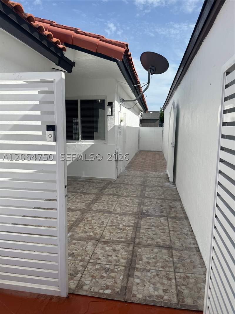 3 bedroom SingleFamilyResidence at 2854 W 75th Ter, Amend Plt El Prado Countr, Hialeah — photo 3