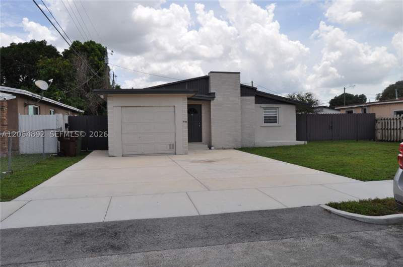2 bedroom SingleFamilyResidence at 4035 E 2nd Ave, Churchill Downs, Hialeah — photo 2