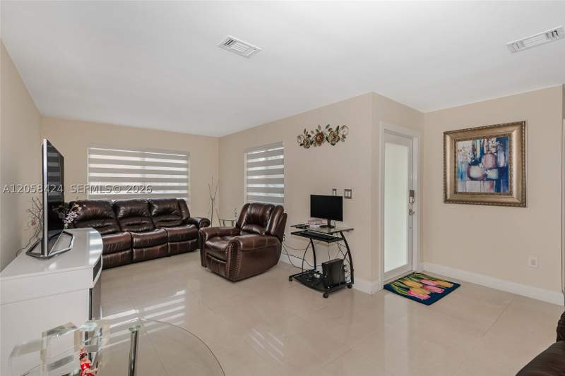 3 bedroom SingleFamilyResidence at 11559 SW 7th St, University Courts Sub, Sweetwater — photo 2