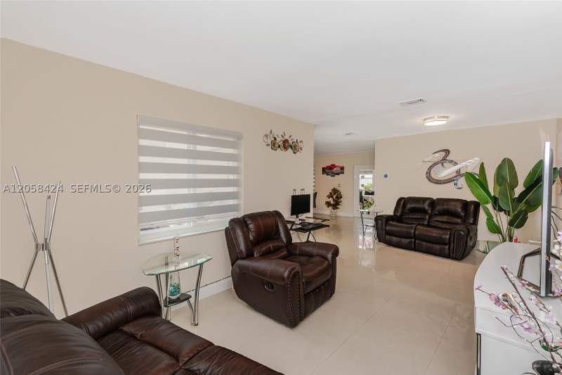 3 bedroom SingleFamilyResidence at 11559 SW 7th St, University Courts Sub, Sweetwater — photo 3