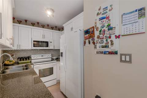 11559 SW 7th St, Sweetwater FL - photo 8 of 28