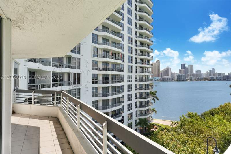 2 bedroom Condominium at 19101 NE 36th Ct 705, Mystic Pointe Condo No Th, Aventura — photo 4