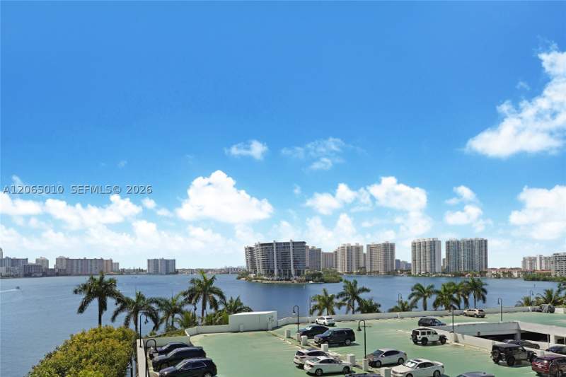 2 bedroom Condominium at 19101 NE 36th Ct 705, Mystic Pointe Condo No Th, Aventura — photo 5
