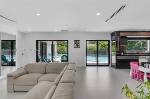 11243 SW 174th Ter, Miami FL - photo 7 of 43