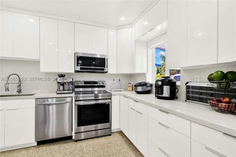 10100 Nicaragua Dr, Cutler Bay FL - photo 10 of 32