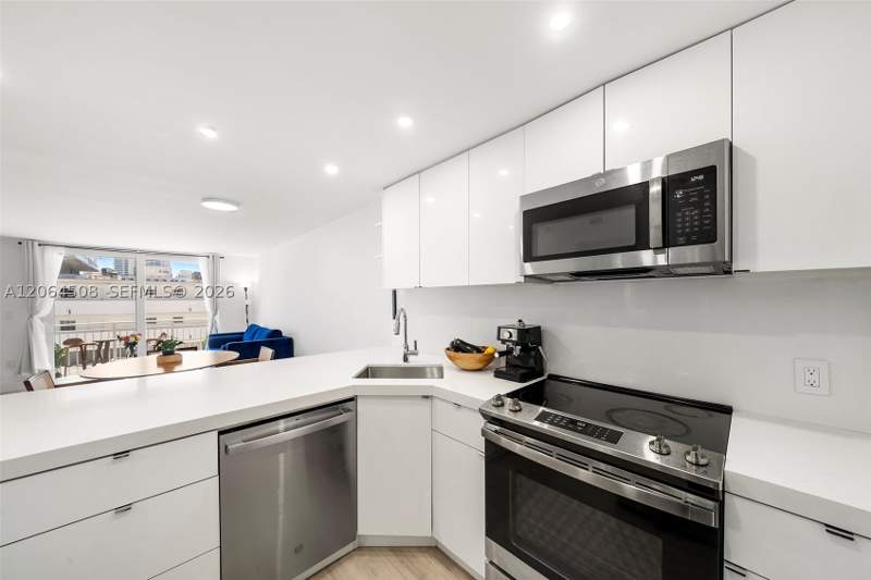 1 bedroom Condominium at 345 Ocean Dr 610, Ocean Point Condo, Miami Beach — photo 4
