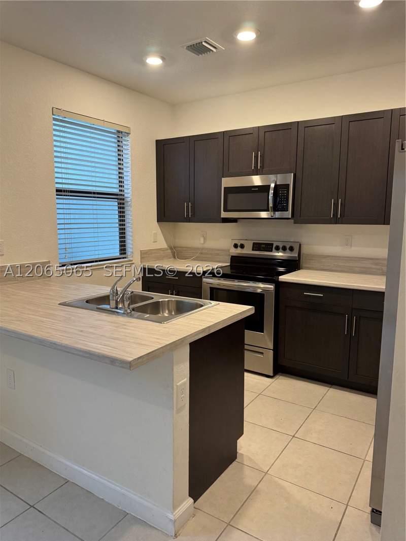 3 bedroom Townhouse at 13411 SW 287th Ter 13411, Pine Isle, Homestead — photo 4
