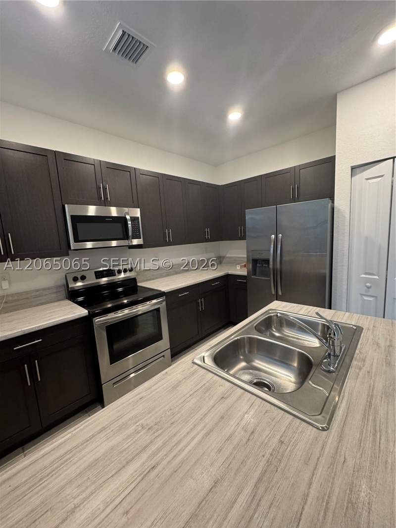3 bedroom Townhouse at 13411 SW 287th Ter 13411, Pine Isle, Homestead — photo 5