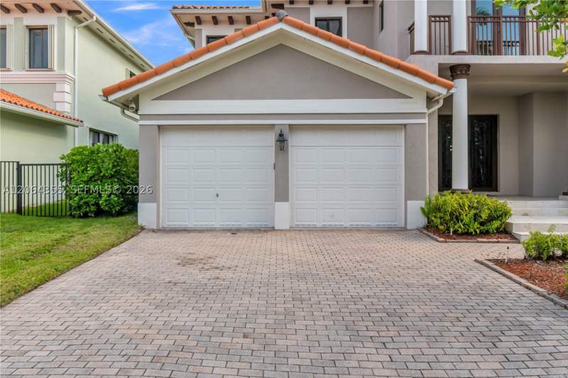 5 bedroom SingleFamilyResidence at 7965 SW 195th St, Cutler Cay, Cutler Bay — photo 2