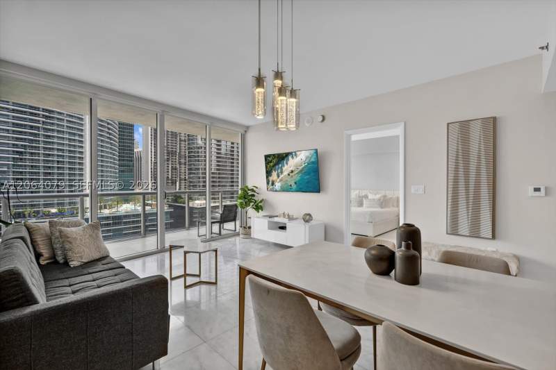 1 bedroom Condominium at 485 Brickell Ave 2103, Icon Brickell Condo No 3, Miami — photo 2