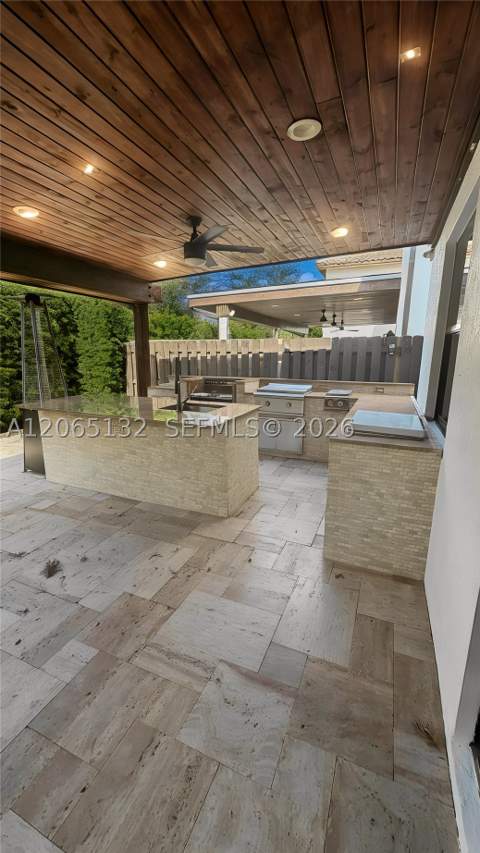 10229 NW 87th Ter, Doral FL - photo 10 of 11