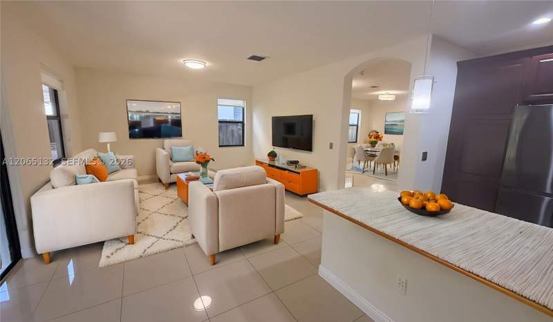 3 bedroom SingleFamilyResidence at 10229 NW 87th Ter, Grand Bay North, Doral — photo 4