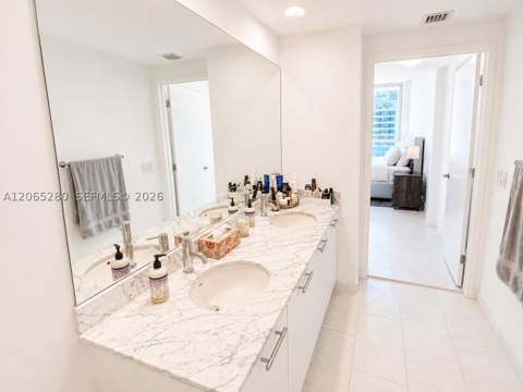 950 Brickell Bay Dr 3904, Miami FL - photo 15 of 46