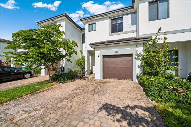 3 bedroom Townhouse at 13667 SW 157th Ct, Century Gardens South, Miami — photo 2