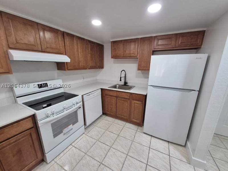 3 bedroom Condominium at 1750 W 46th St 331, Casa Del Sol Condo, Hialeah — photo 3