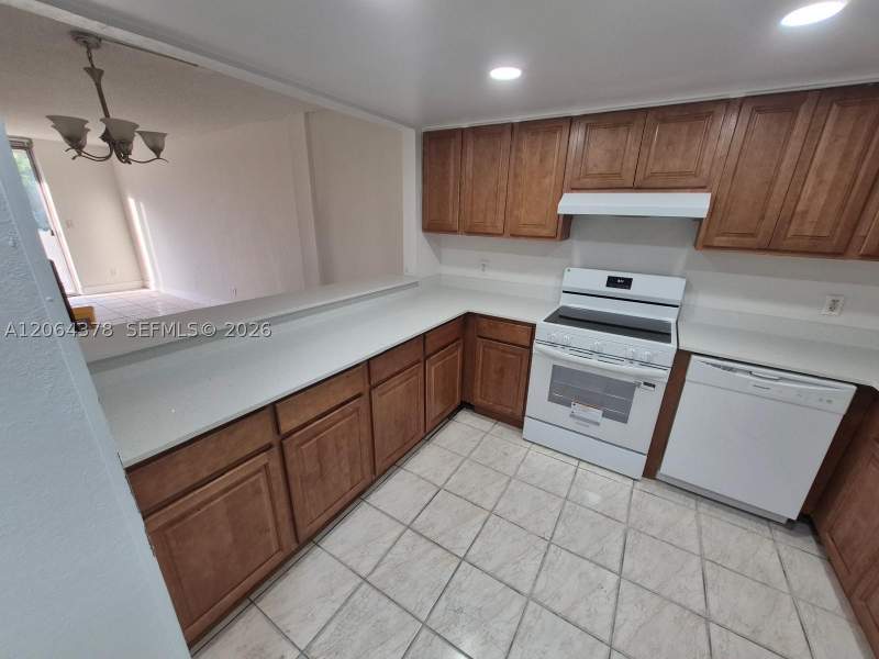 3 bedroom Condominium at 1750 W 46th St 331, Casa Del Sol Condo, Hialeah — photo 4