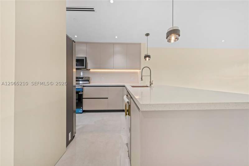 1 bedroom Condominium at 1400 NE 191st St 305, Fourth Horizons Condo, Miami — photo 3