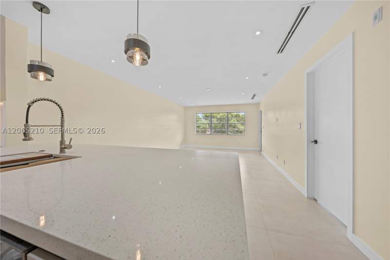 1 bedroom Condominium at 1400 NE 191st St 305, Fourth Horizons Condo, Miami — photo 4