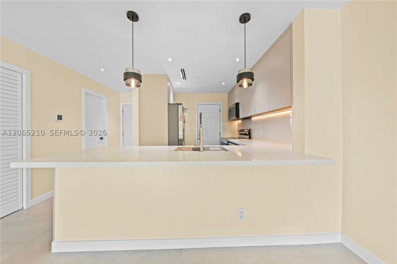 1 bedroom Condominium at 1400 NE 191st St 305, Fourth Horizons Condo, Miami — photo 5