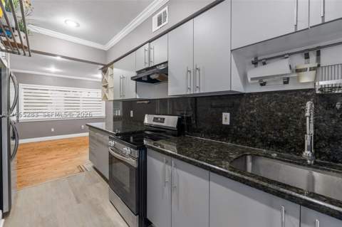 7845 NE Bayshore Ct 12, Miami FL - photo 10 of 28