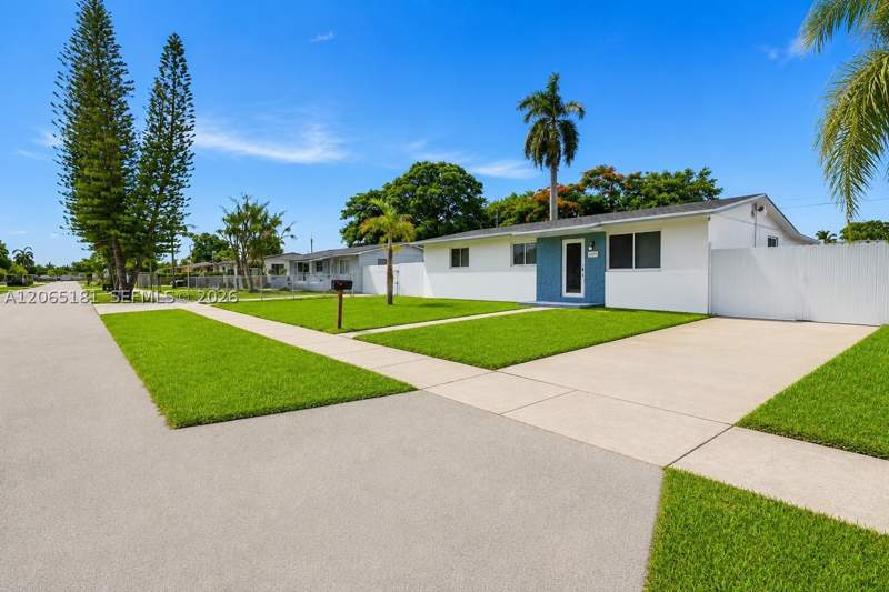 4 bedroom SingleFamilyResidence at 15624 SW 297th Ter, Camelot, Homestead — photo 5