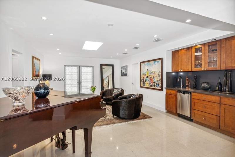 4 bedroom SingleFamilyResidence at 8215 SW 63rd Pl, Beverly Gardens, Miami — photo 5