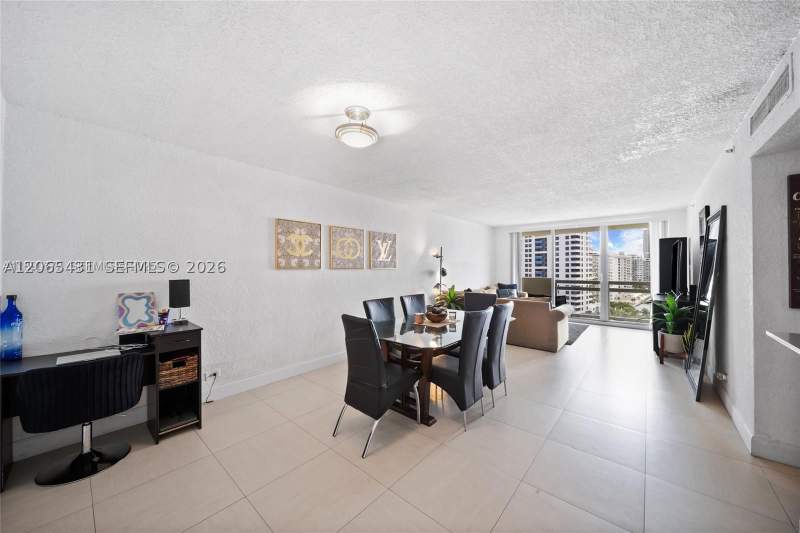 2 bedroom Condominium at 1500 Bay Rd 1228S, Flamingo South Beach I Co, Miami Beach — photo 5