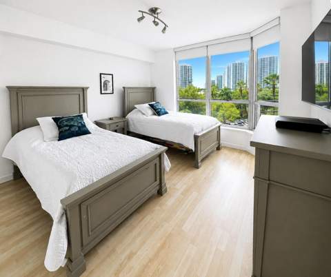 3600 Mystic Pointe Drive 608, Aventura FL - photo 8 of 36