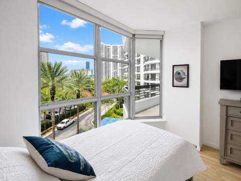 3600 Mystic Pointe Drive 608, Aventura FL - photo 9 of 36