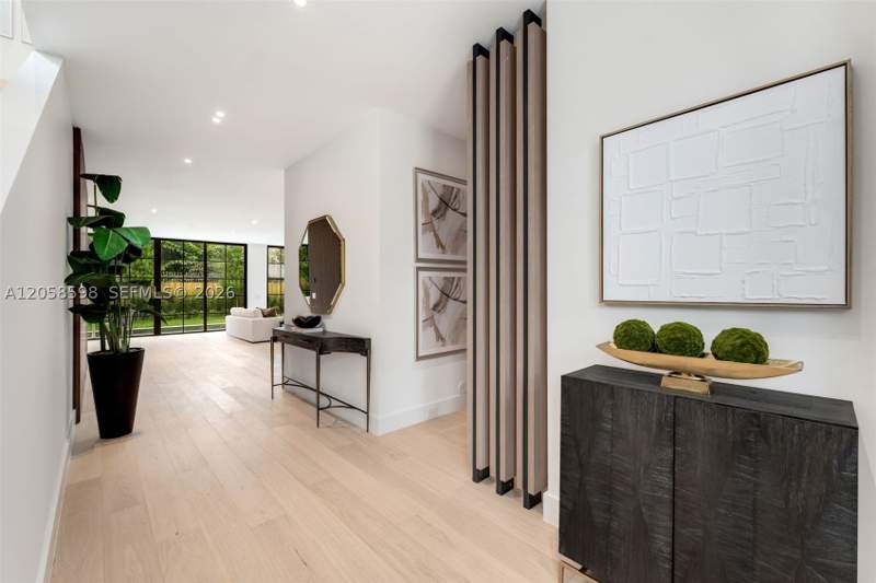 4 bedroom SingleFamilyResidence at 3352 Charles Ave, Frow Homestead, Miami — photo 2