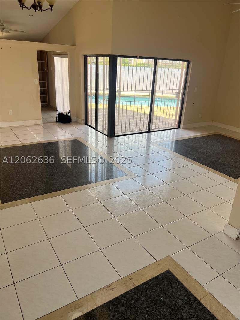 3 bedroom SingleFamilyResidence at 15253 SW 56th Ter, Westwind Lakes Sec 4, Miami — photo 3