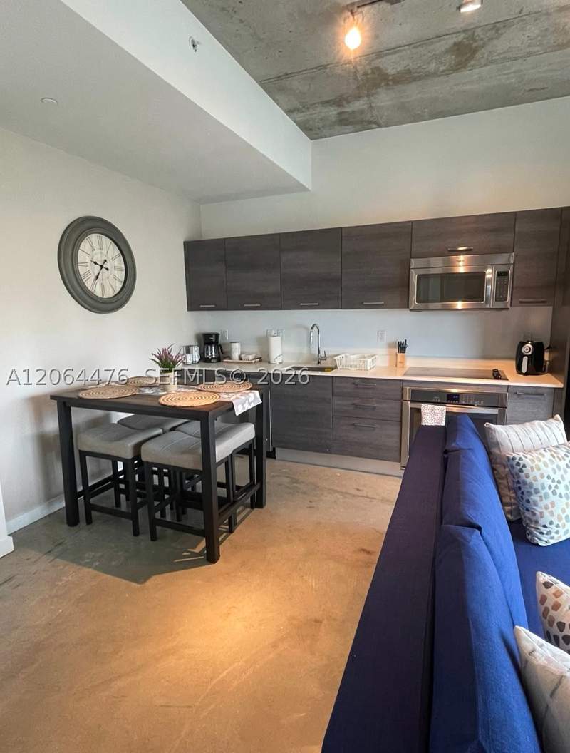 1 bedroom Condominium at 151 SE 1 St 2406, Centro Condo, Miami — photo 2