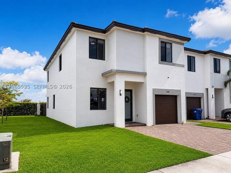 4 bedroom SingleFamilyResidence at 15749 SW 136th Ter, Century Gardens South, Miami — photo 3