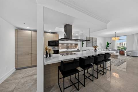 17301 Biscayne Boulevard 506, North Miami Beach FL - photo 7 of 54