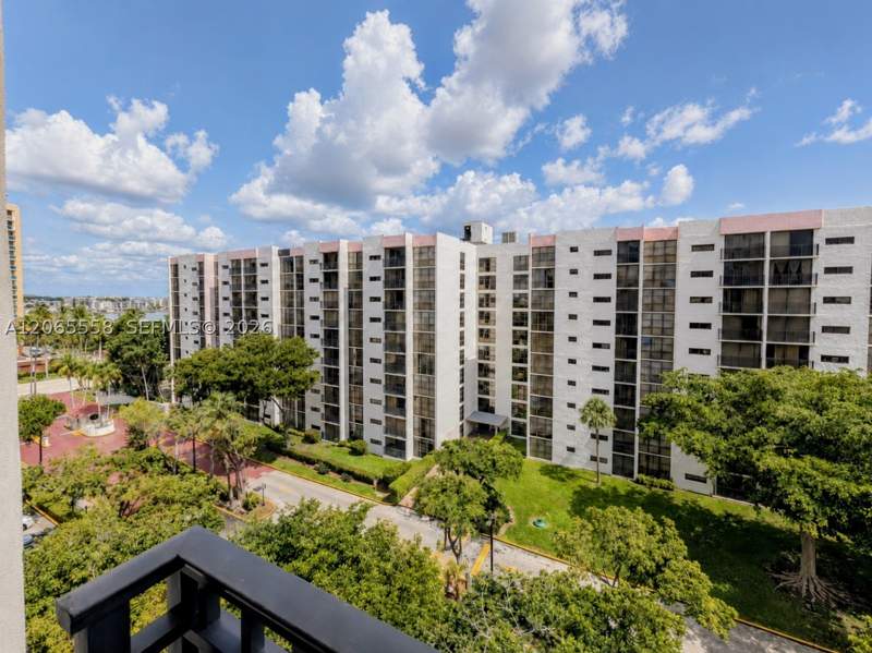 2 bedroom Condominium at 17011 N Bay Rd 801, Plaza Of Americas Condo P, Sunny Isles Beach — photo 3