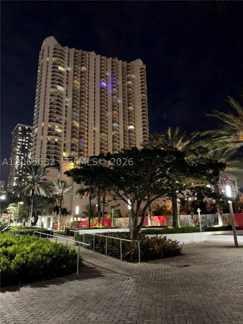 350 S Miami Ave 302, Miami FL - photo 22 of 25