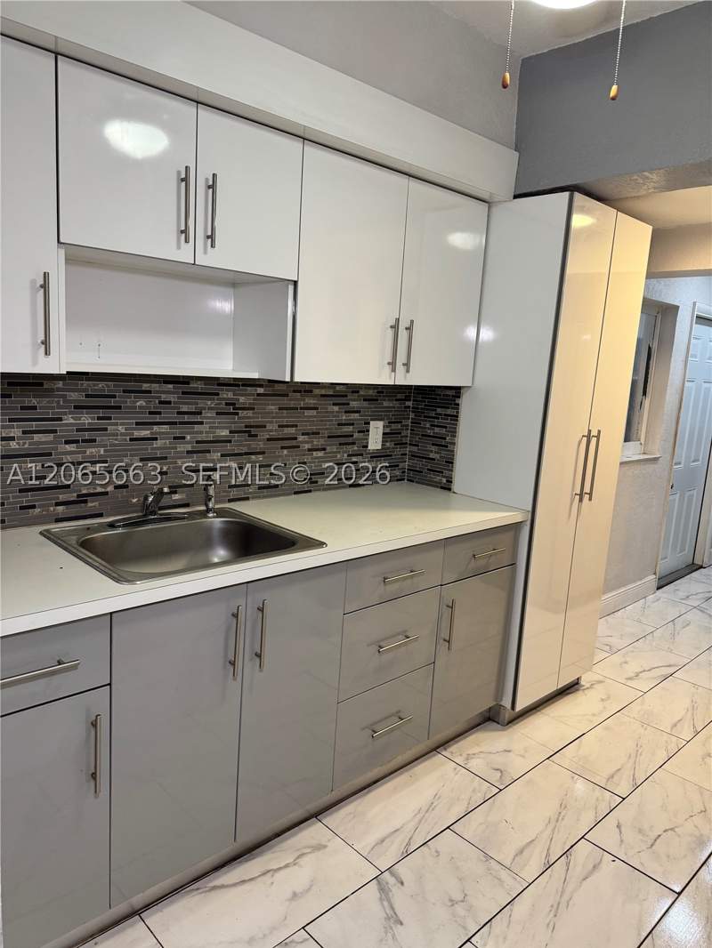 3 bedroom SingleFamilyResidence at 350 NW 58th Ave, W Flagler Pk, Miami — photo 2