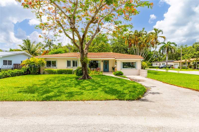 3 bedroom SingleFamilyResidence at 8920 NE 9th Ct, Bayshore Manor, Miami — photo 2