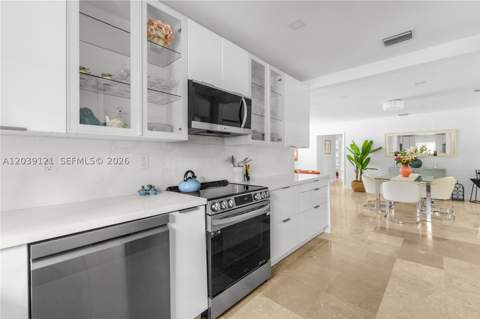 8920 NE 9th Ct, Miami FL - photo 7 of 30