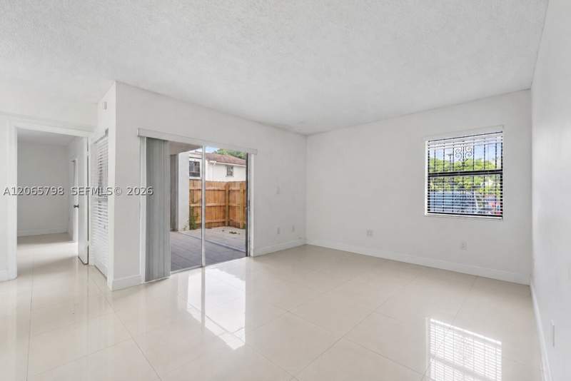 3 bedroom Condominium at 10895 NW 7th St 14-28, Terranova Condo #14, Miami — photo 3