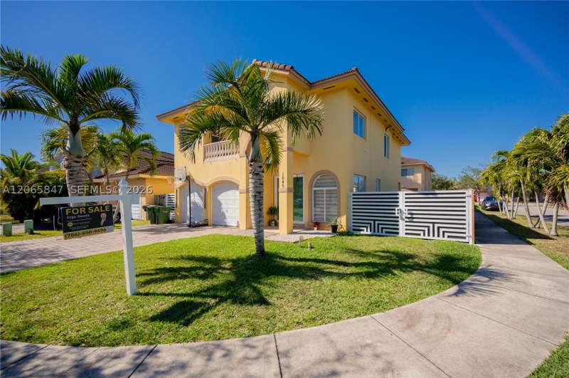 4 bedroom SingleFamilyResidence at 1046 NE 17th Ter, Villas At The Renaissance, Homestead — photo 2