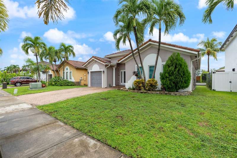3 bedroom SingleFamilyResidence at 15717 SW 138th Ter, Milon Venture, Miami — photo 2