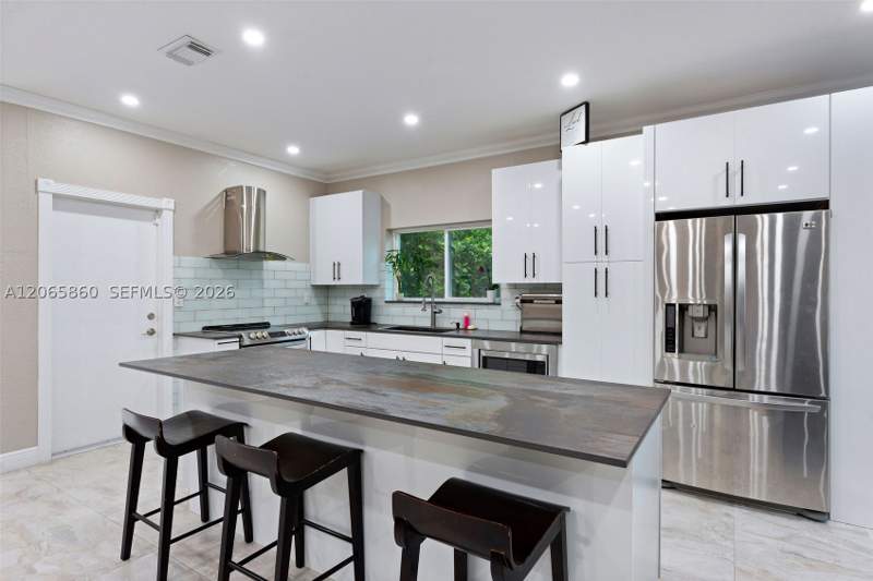 3 bedroom SingleFamilyResidence at 15717 SW 138th Ter, Milon Venture, Miami — photo 4
